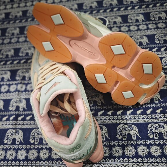 New Balance Women's Sneakers - Picture 3 of 5